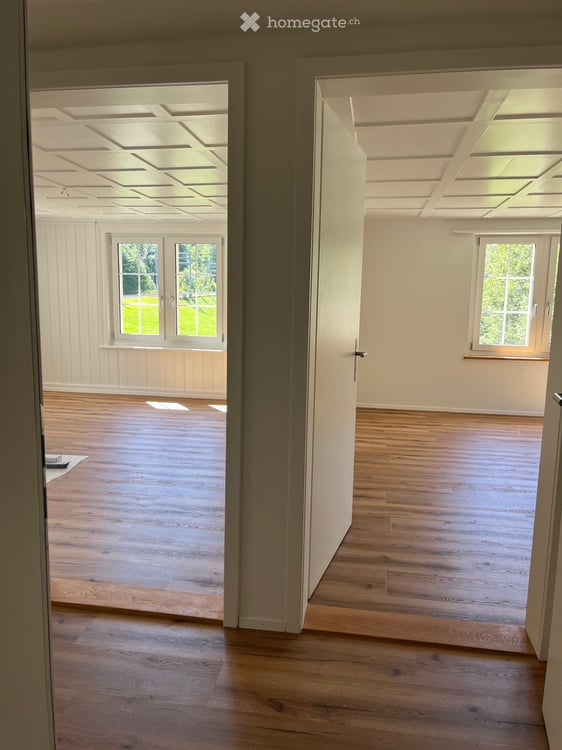 2 Charmante 3.5-Zimmer-Wohnungen im Altbau mit herrlicher Aussicht ins Grüne in Fischenthal 3