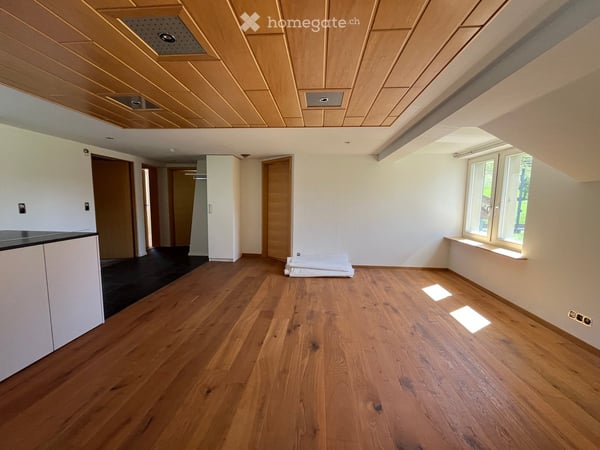 1 Charmante 3.5-Zimmer-Dachwohnung im Altbau mit herrlicher Sicht ins Grüne in Fischenthal 18