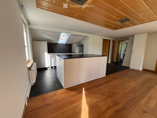 1 Charmante 3.5-Zimmer-Dachwohnung im Altbau mit herrlicher Sicht ins Grüne in Fischenthal 7