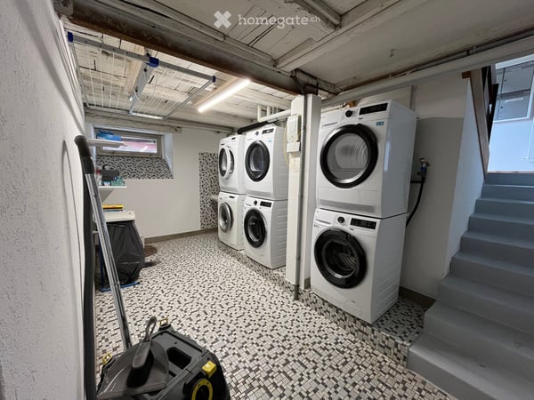 1 Charmante 3.5-Zimmer-Dachwohnung im Altbau mit herrlicher Sicht ins Grüne in Fischenthal 16