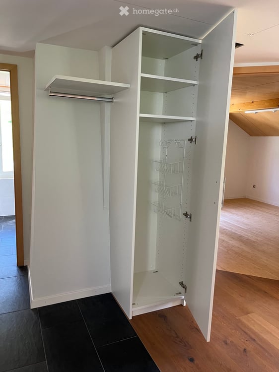 1 Charmante 3.5-Zimmer-Dachwohnung im Altbau mit herrlicher Sicht ins Grüne in Fischenthal 17