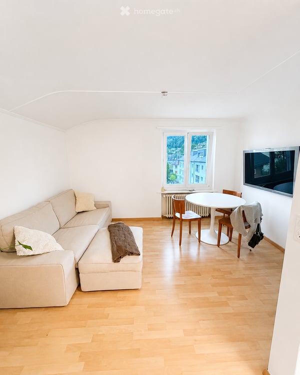 Charmante 2.5-Zimmer-Dachgeschosswohnung an ruhiger Lage in Kriens am der Brunnmattstrasse 13 1
