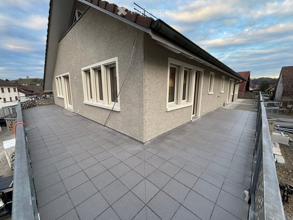 Sehr grosszügige Wohnung mit eigener Grossgarage in Eglisau 9