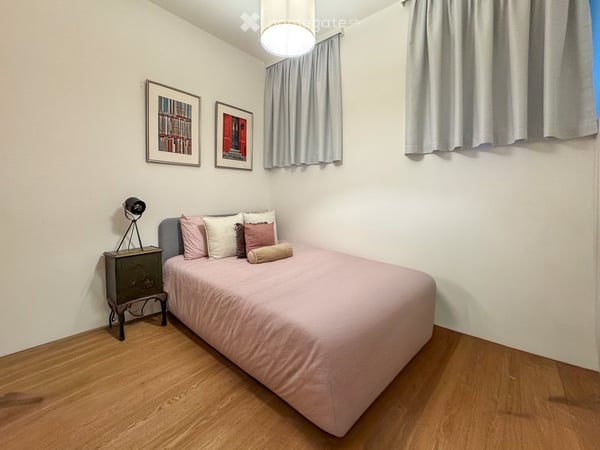 Affascinante casa a schiera ristrutturata a Melide, con vista e accessibilità immediata 9