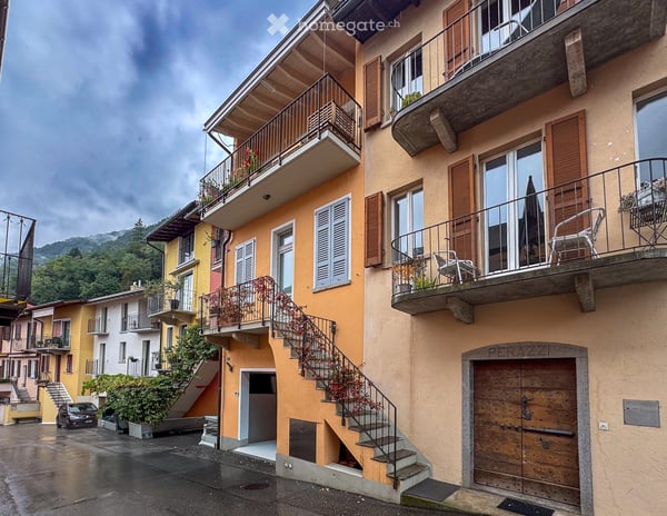 Affascinante casa a schiera ristrutturata a Melide, con vista e accessibilità immediata 5
