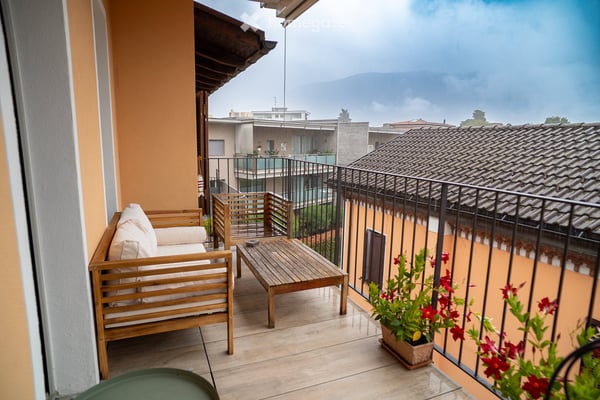 Affascinante casa a schiera ristrutturata a Melide, con vista e accessibilità immediata 19