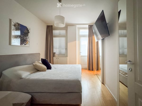 Affascinante casa a schiera ristrutturata a Melide, con vista e accessibilità immediata 2