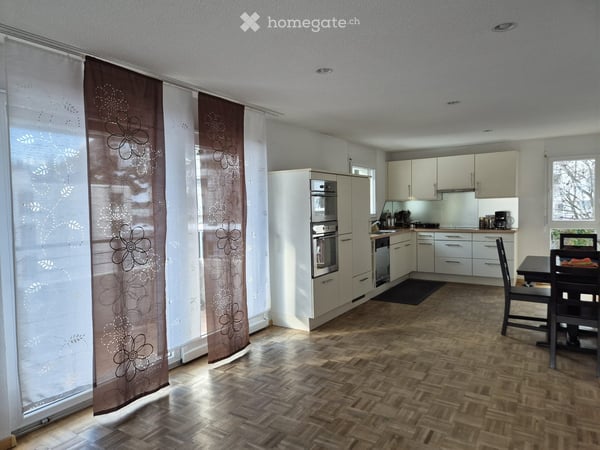 Helle 3.5-Zimmer-Wohnung mit 2 Balkonen und schöner Aussicht rundum in Naters 2