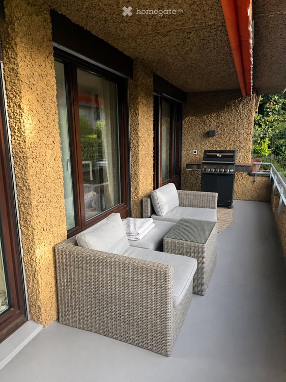 Charmante 2.5-Zimmer-Wohnung mit Balkon und schöner Aussicht in Erlenbach 8