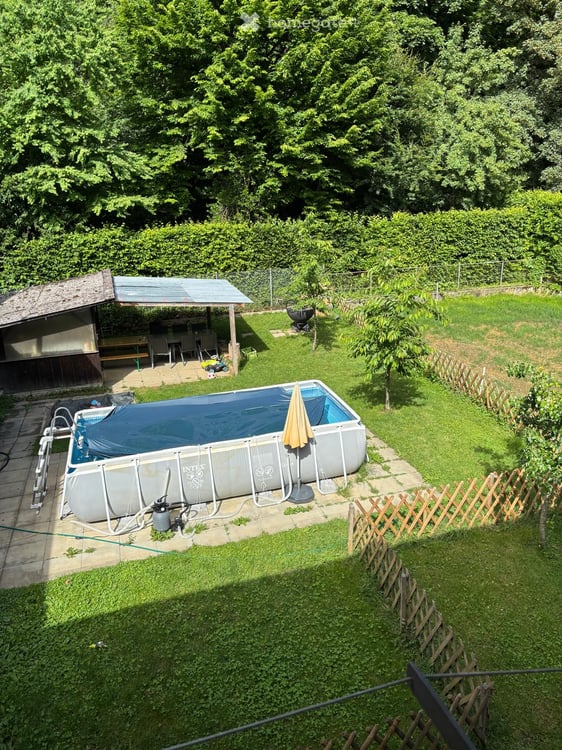 Grosszügiges Bauernhaus mit 2 Wohnungen, Stall & Scheune in der Wohn-/Gewerbezone 4