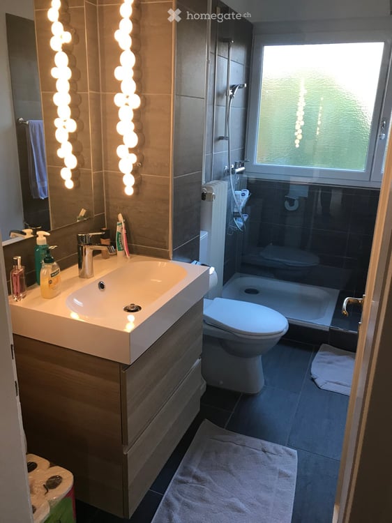 Charmante 2.5-Zimmer-Altbauwohnung mit Balkon in Zürich-Oerlikon 4
