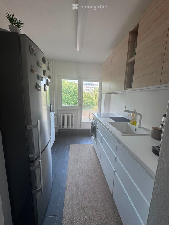 Charmante 2.5-Zimmer-Altbauwohnung mit Balkon in Zürich-Oerlikon 2