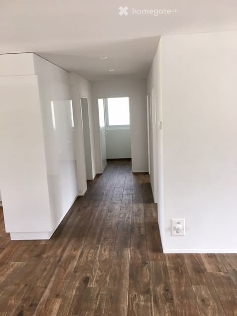 Luxuriöse, helle Wohnung im steuergünstigen Lufingen 7