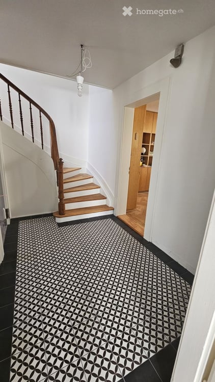 Wohnhaus (Doppelhaushälfte) im Zentrum von Glarus mit Garage 7