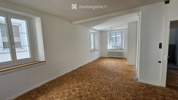 Wohnhaus (Doppelhaushälfte) im Zentrum von Glarus mit Garage 25