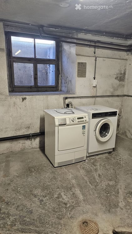 Wohnhaus (Doppelhaushälfte) im Zentrum von Glarus mit Garage 38