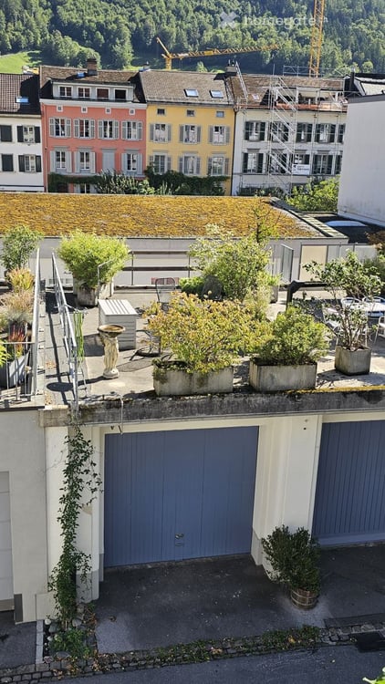 Wohnhaus (Doppelhaushälfte) im Zentrum von Glarus mit Garage 6