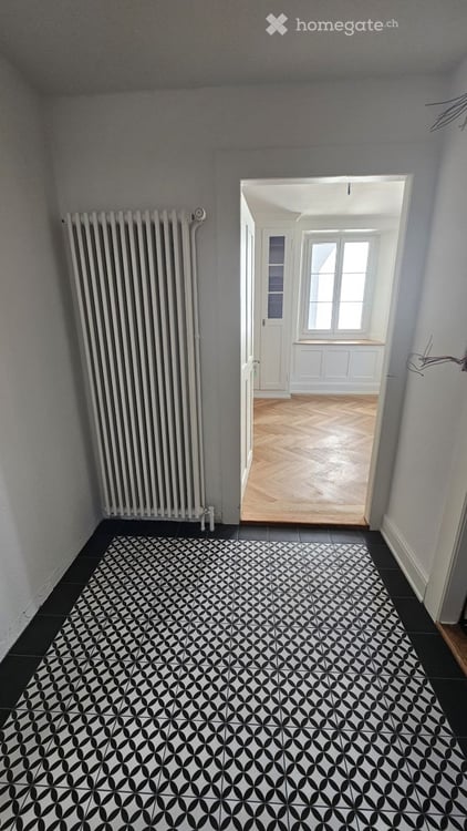 Wohnhaus (Doppelhaushälfte) im Zentrum von Glarus mit Garage 9