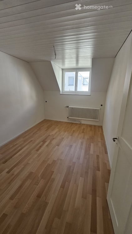Wohnhaus (Doppelhaushälfte) im Zentrum von Glarus mit Garage 32