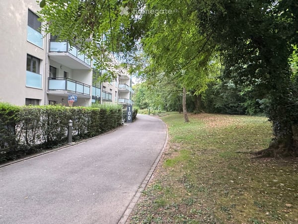 Spacious 6.5-Room Ground Floor Apartment with Private Garden and Terrace 26