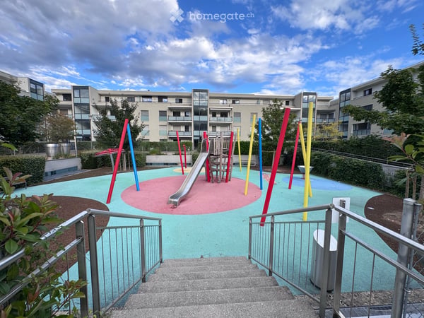 Spacious 6.5-Room Ground Floor Apartment with Private Garden and Terrace 35