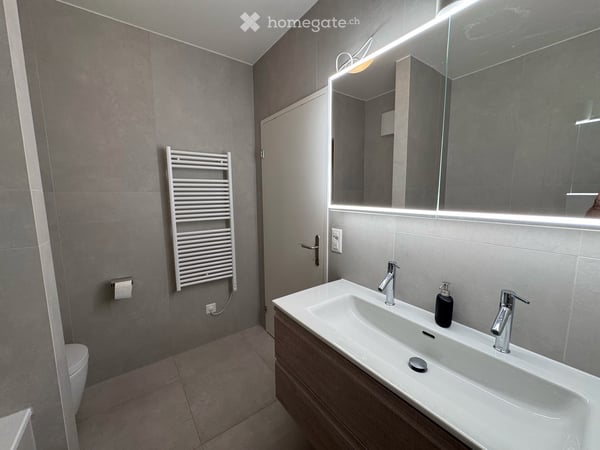 Spacious 6.5-Room Ground Floor Apartment with Private Garden and Terrace 8