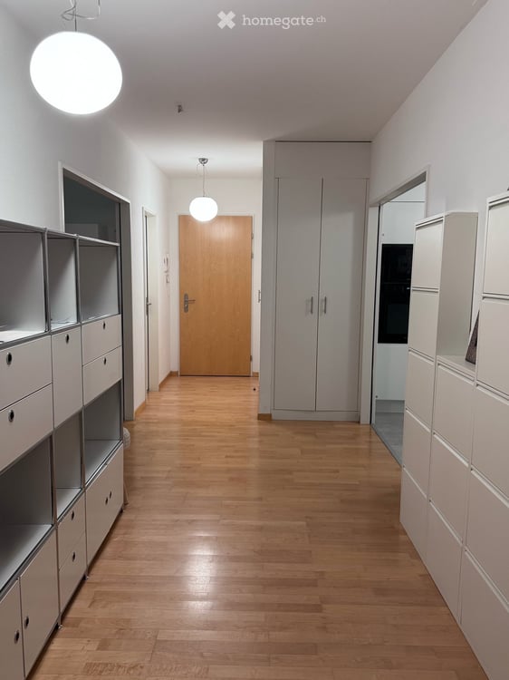 Spacious 6.5-Room Ground Floor Apartment with Private Garden and Terrace 3