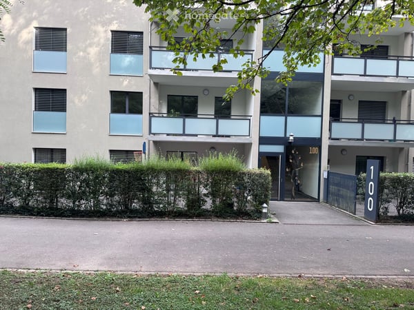 Spacious 6.5-Room Ground Floor Apartment with Private Garden and Terrace 25