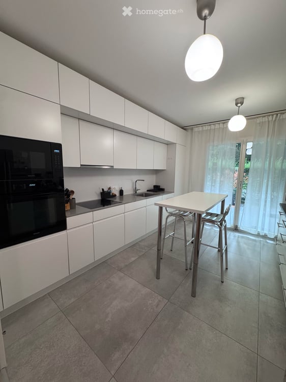 Spacious 6.5-Room Ground Floor Apartment with Private Garden and Terrace 1