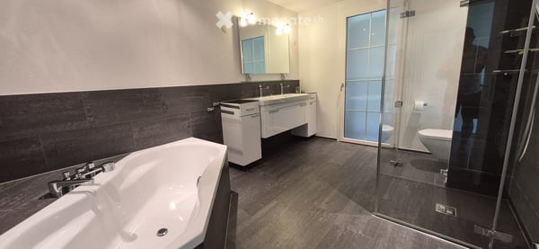 Traumhaftes 6.5-Zimmer-Einfamilienhaus mit Seeblick in Greppen 17