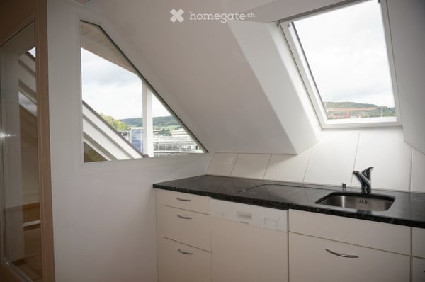 4.5 Zimmer: Wohnen auf zwei Ebenen | Maisonette Living in Central Baden 3