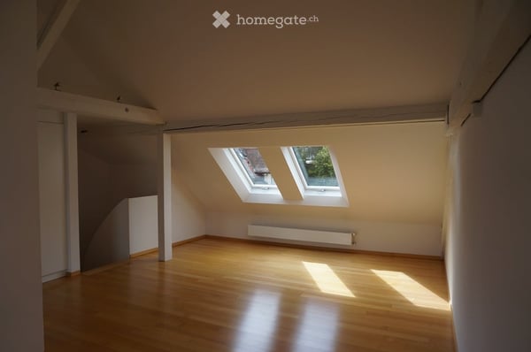 4.5 Zimmer: Wohnen auf zwei Ebenen | Maisonette Living in Central Baden 1
