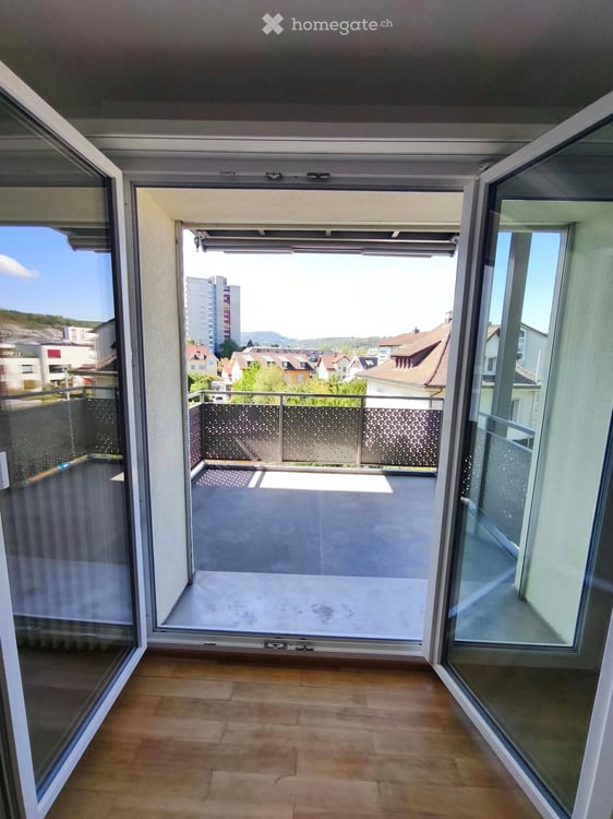 Moderne 3-Zimmer-Wohnung mit Balkon und Aussicht in Brugg 1