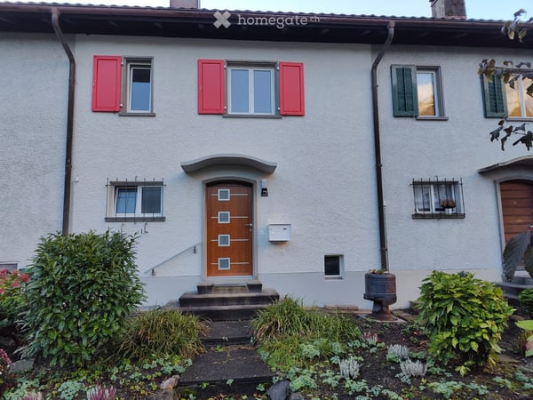 Charmantes 4-Zimmer-Einfamilienhaus in Glarus – ruhige Lage mit gepflegtem Garten 2
