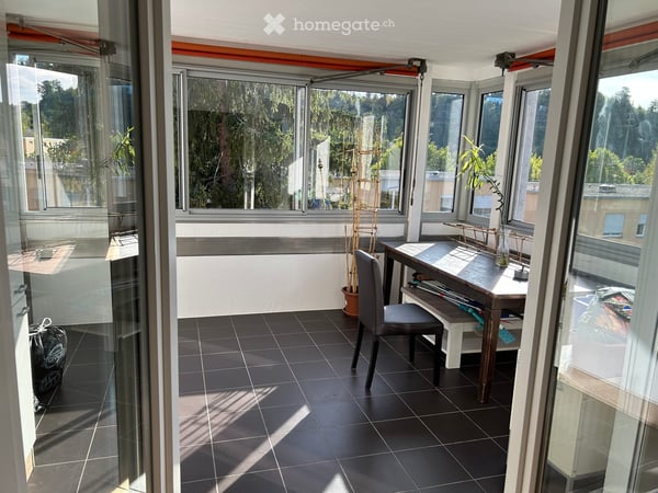 Helle 5.5-Zimmer-Wohnung mit Balkon und schöner Aussicht in Zell ZH 8