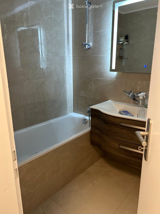 Helle 5.5-Zimmer-Wohnung mit Balkon und schöner Aussicht in Zell ZH 6