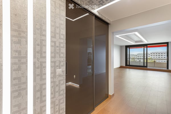 LUXURY FULLY FURNISHED APARTMENT – MINUTES FROM THE UN 10