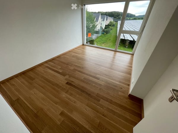 Helle 4.5-Zimmer-Wohnung, 2 Balkone und schöner Aussicht in Otelfingen 4