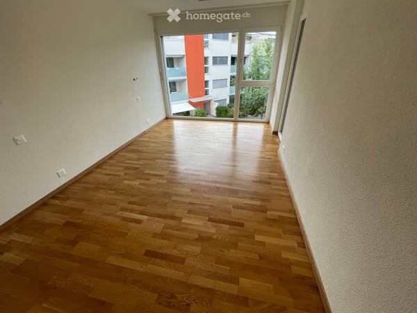 Helle 4.5-Zimmer-Wohnung, 2 Balkone und schöner Aussicht in Otelfingen 3