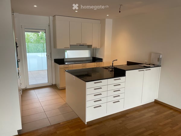 Helle 4.5-Zimmer-Wohnung, 2 Balkone und schöner Aussicht in Otelfingen 2