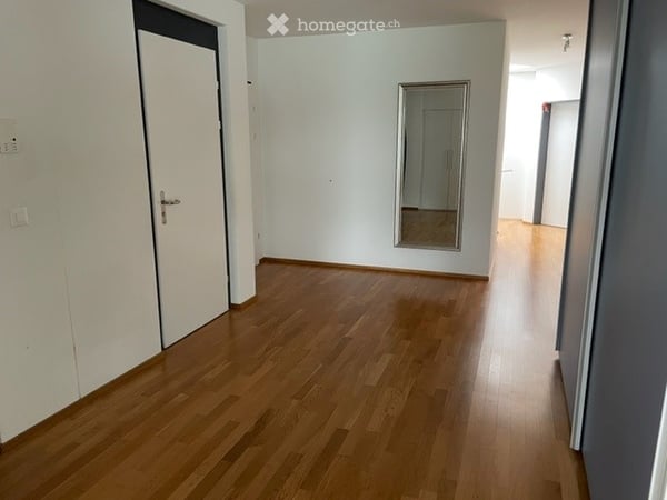 Grosszügige 6.5-Zimmer-Attikawohnung mit 165 m² Terrasse und Bergsicht 3