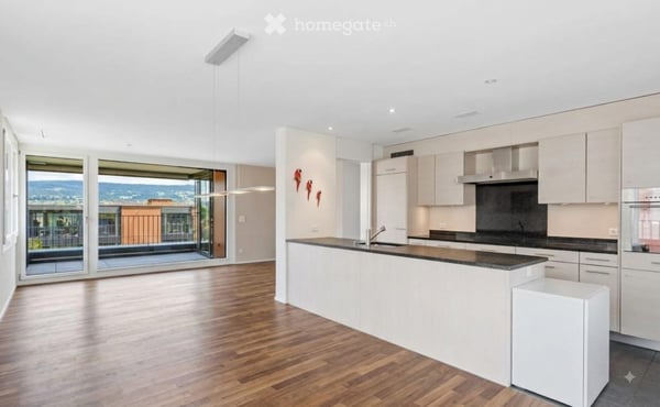 Helle 5-Zimmer-Wohnung mit Balkon und schöner Aussicht in Horgen 2