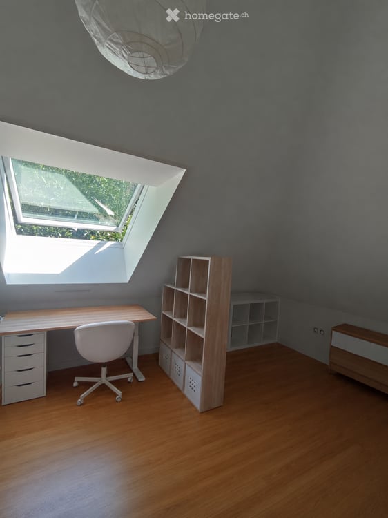 Lumineux appartement en attique de 4.5 pièces à Lausanne 5