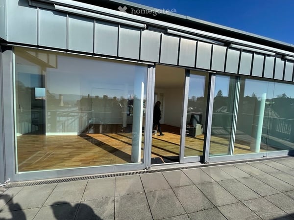 Grosszügige 5.5-Zimmer-Maisonette-Wohnung mit zwei Terrassen und atemberaubender Aussicht 3