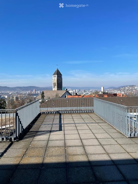 Grosszügige 5.5-Zimmer-Maisonette-Wohnung mit zwei Terrassen und atemberaubender Aussicht 1