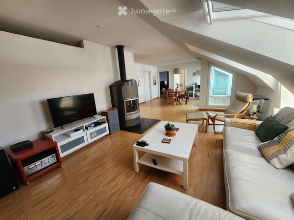 Ruhige, geräumige 3.5-Zimmer-Dachwohnung mit Balkon 4