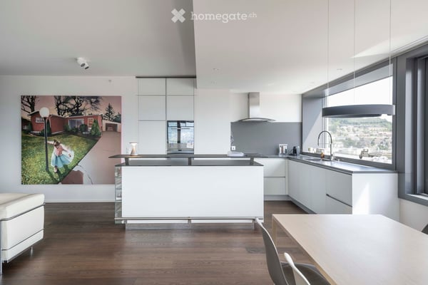 Moderne 3.5-Zimmer-Wohnung im 12. Stock mit atemberaubendem Stadtblick 4