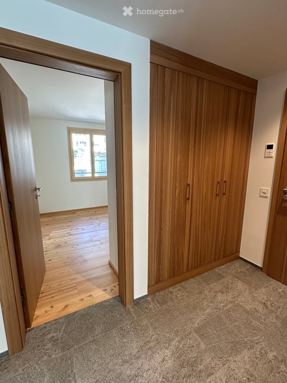 Erstbezug 3.5 Zi-Whg S/W mit grossem sonnigen Balkon in Pontresina 6