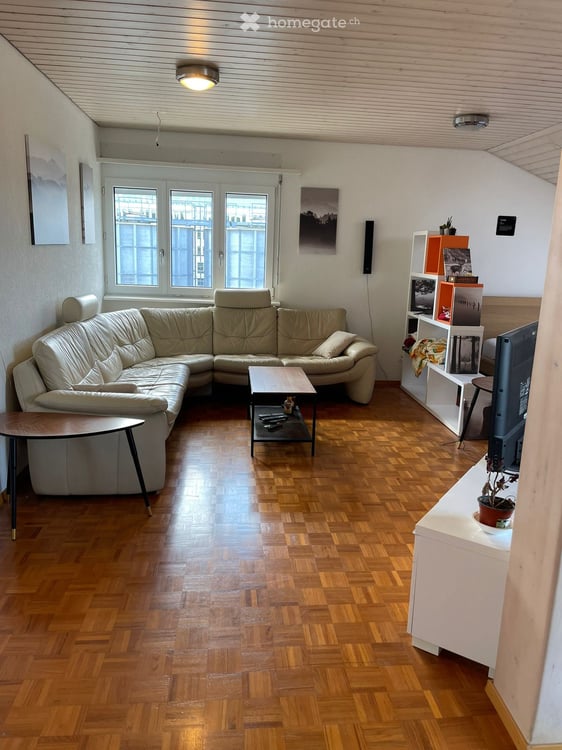 Charmante 2.5-Zimmer-Dachgeschosswohnung in Regensdorf – sofort verfügbar! 2