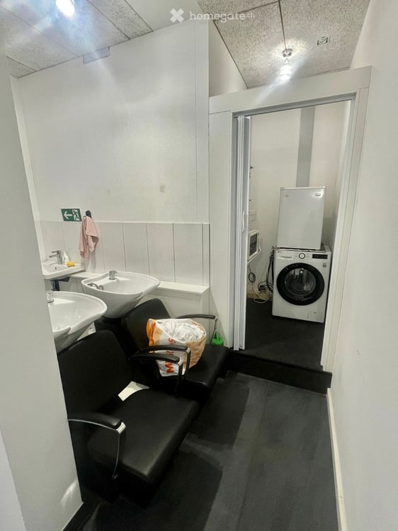 Attraktive Gewerbe­fläche für Coiffeur / Beauty in Dietlikon – sofort verfügbar 7